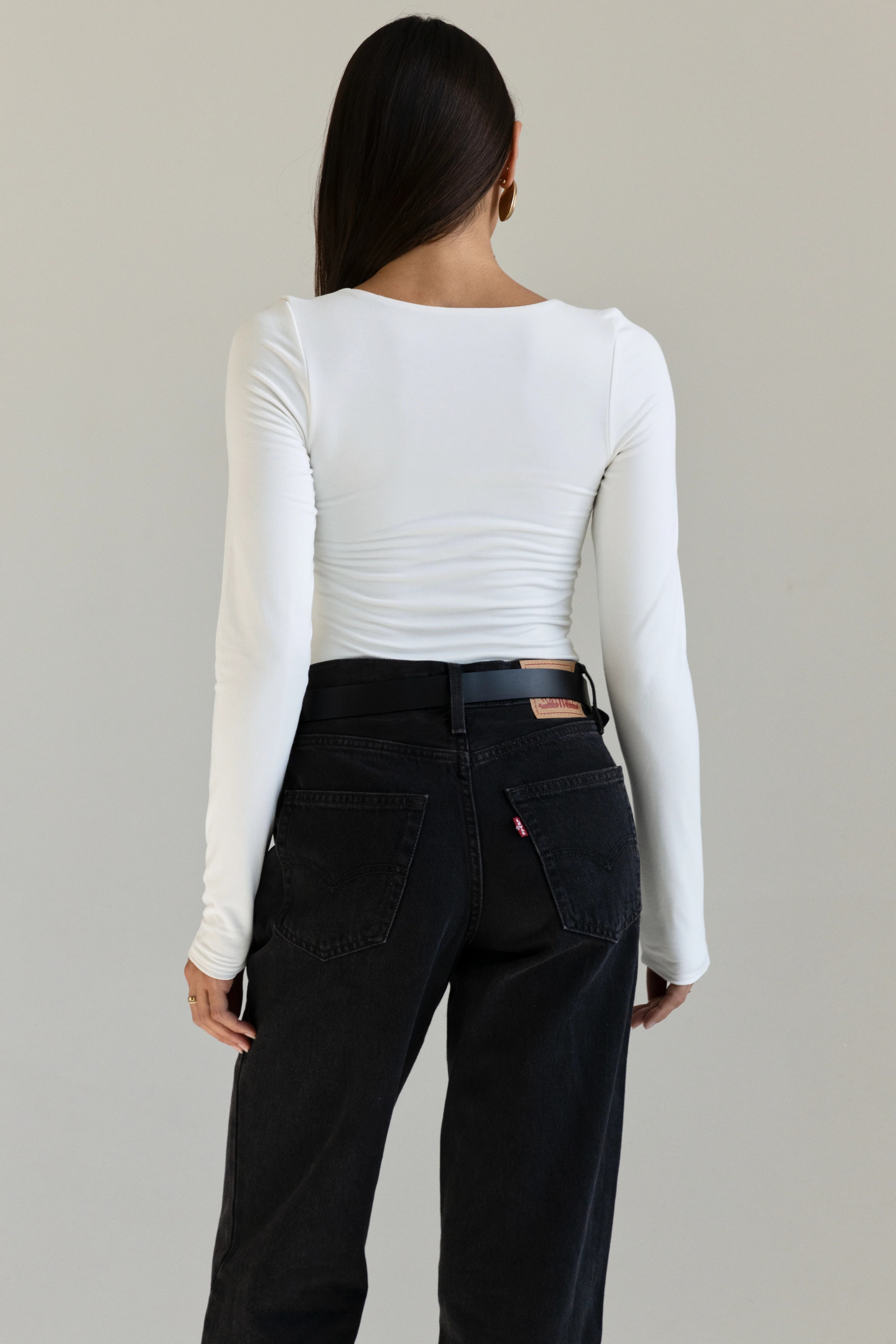 Signature V-Neck Long Sleeve - Image 4